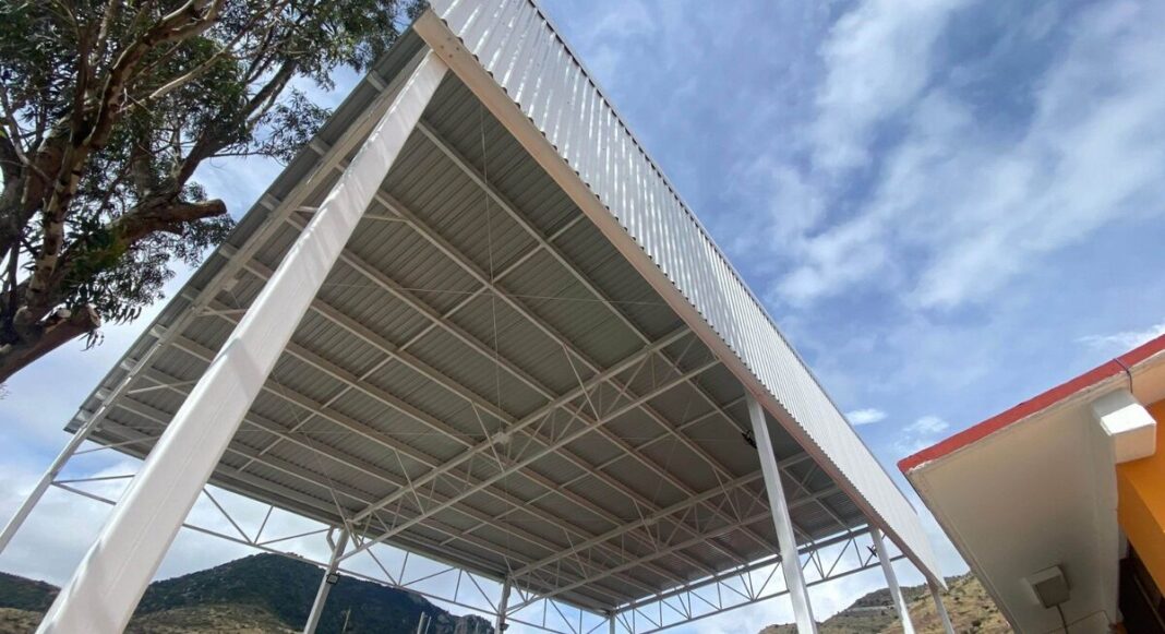 Entregan techado escolar en La Tapona, Atarjea