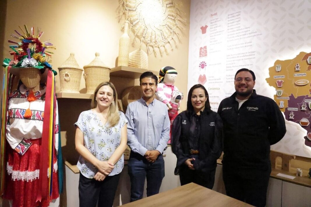 Ernesto Mejía Botello visita Casa Queretana de las Artesanías y JAPEQ
