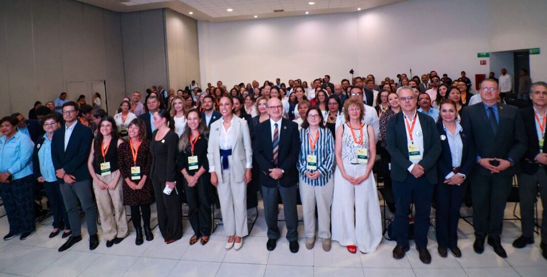 Especialistas de seis países conocen Leer a Tiempo en escuelas de Guanajuato