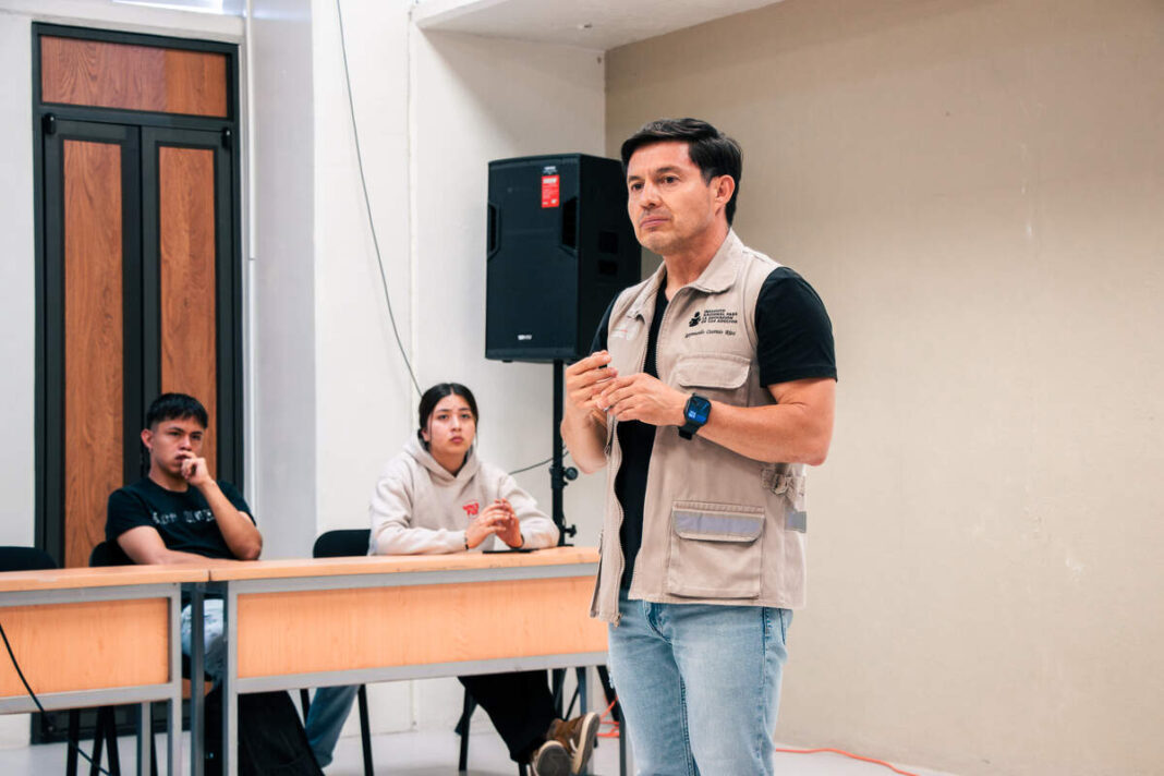 Estudiantes de la UT San Juan del Río colaboran con INEA en alfabetización