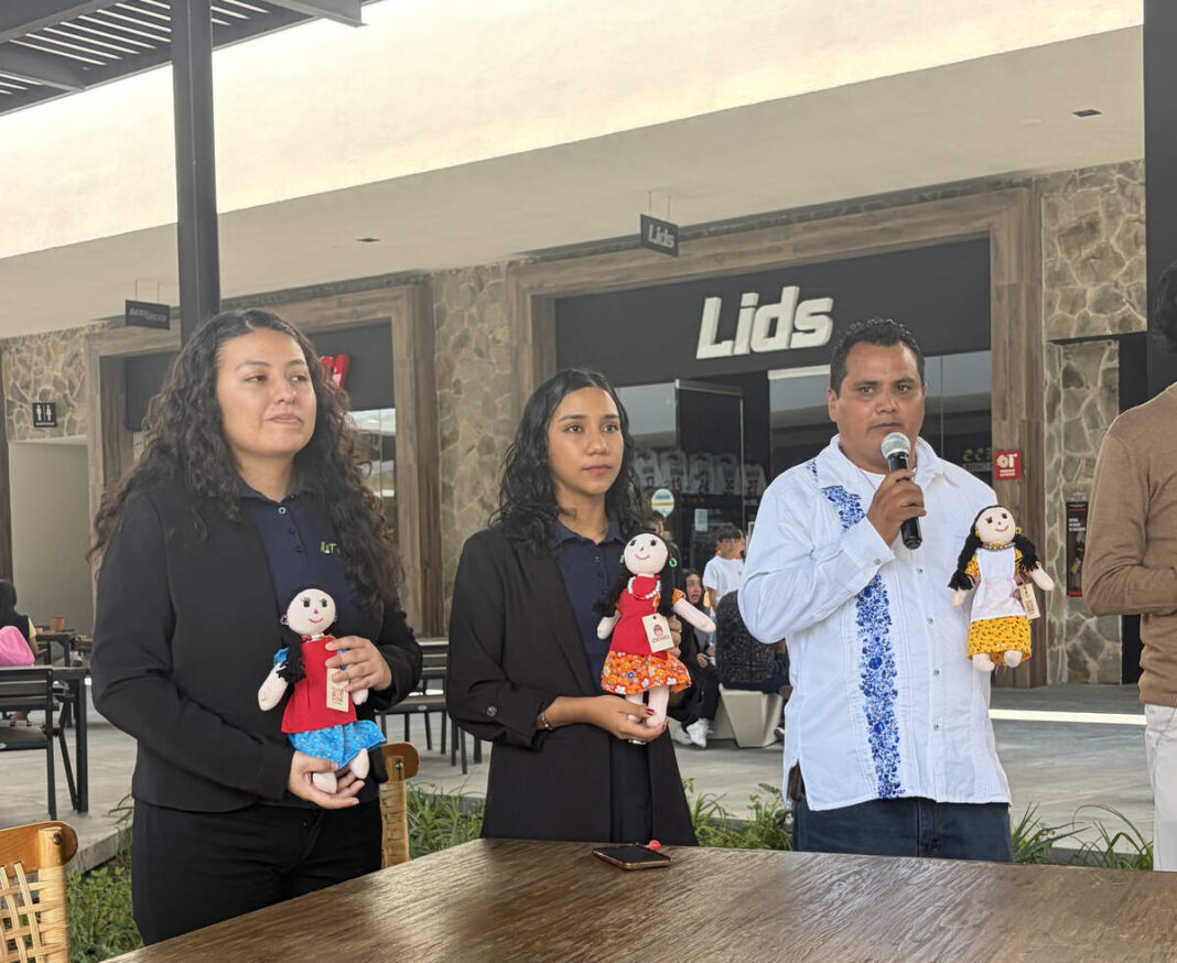 Estudiantes de UT San Juan crean identidad de marca para muñeca Pinali