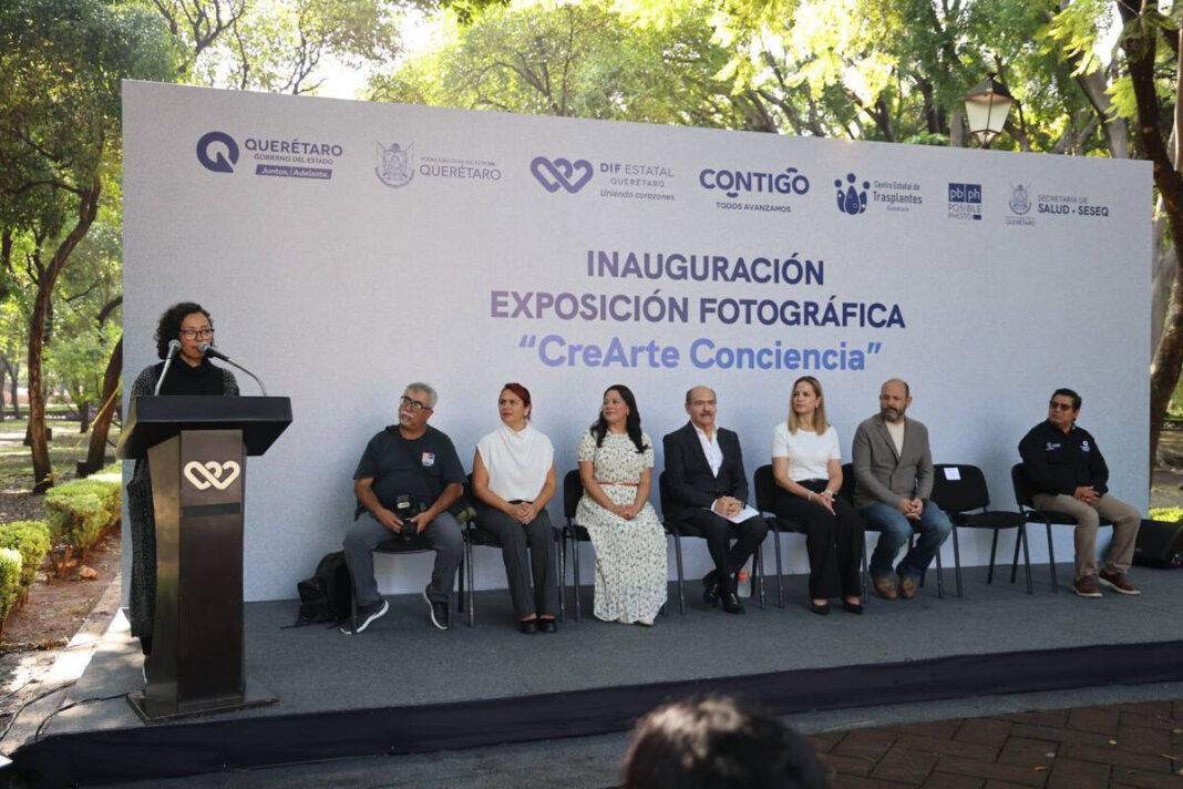 Exposición fotográfica sobre donación de órganos abre en Alameda Hidalgo