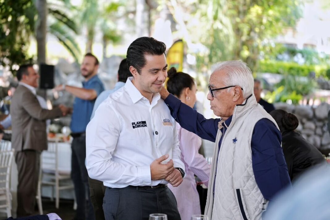 Felifer Macías reconoce a tasadores y entrega certificaciones de la SEP