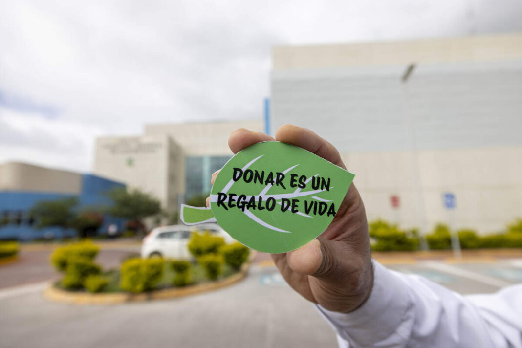 Gobernador entrega reconocimientos a familias donadoras de órganos en Querétaro
