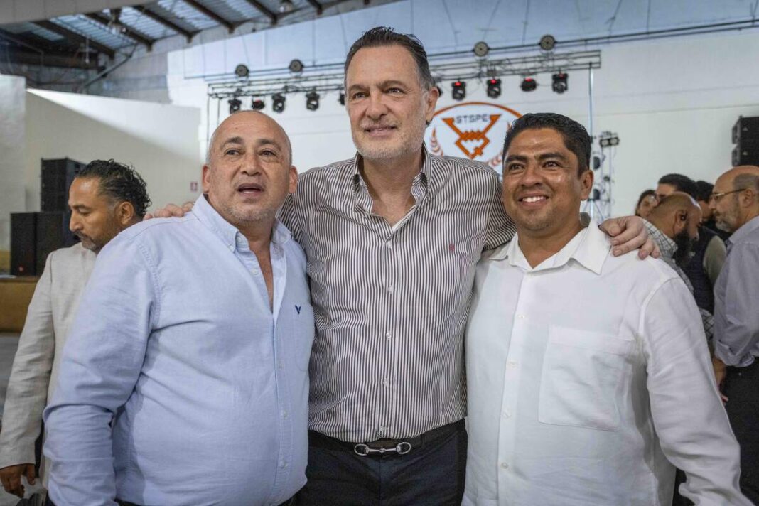 Kuri González y Macías asisten a aniversario de comerciantes en Querétaro