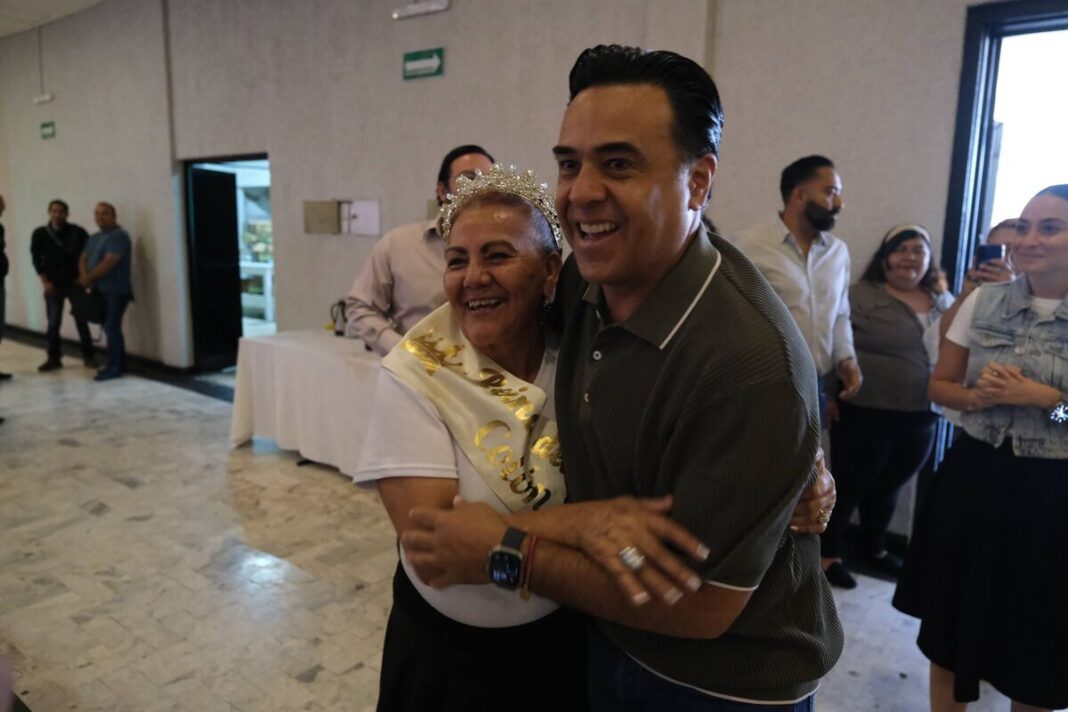 Luis Nava asiste a convivencia con mil adultos mayores de los 18 municipios