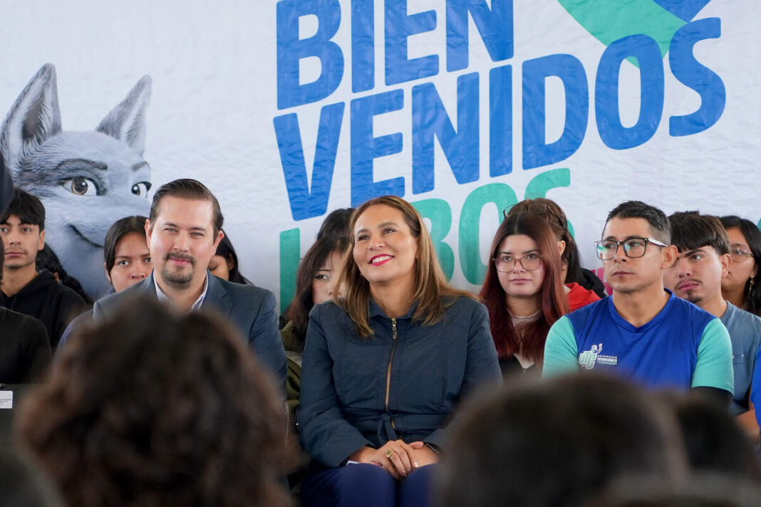 Martha Soto encabeza ceremonia por 15 años de la UTC en Corregidora