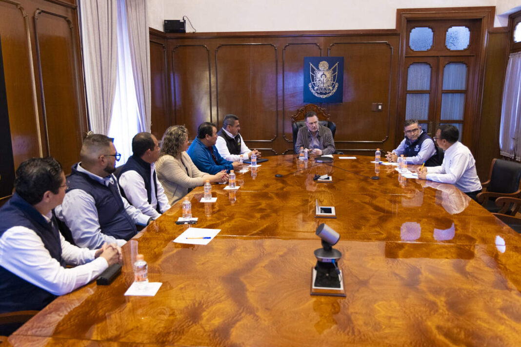 Mauricio Kuri se reúne con representantes de peregrinos queretanos al Tepeyac