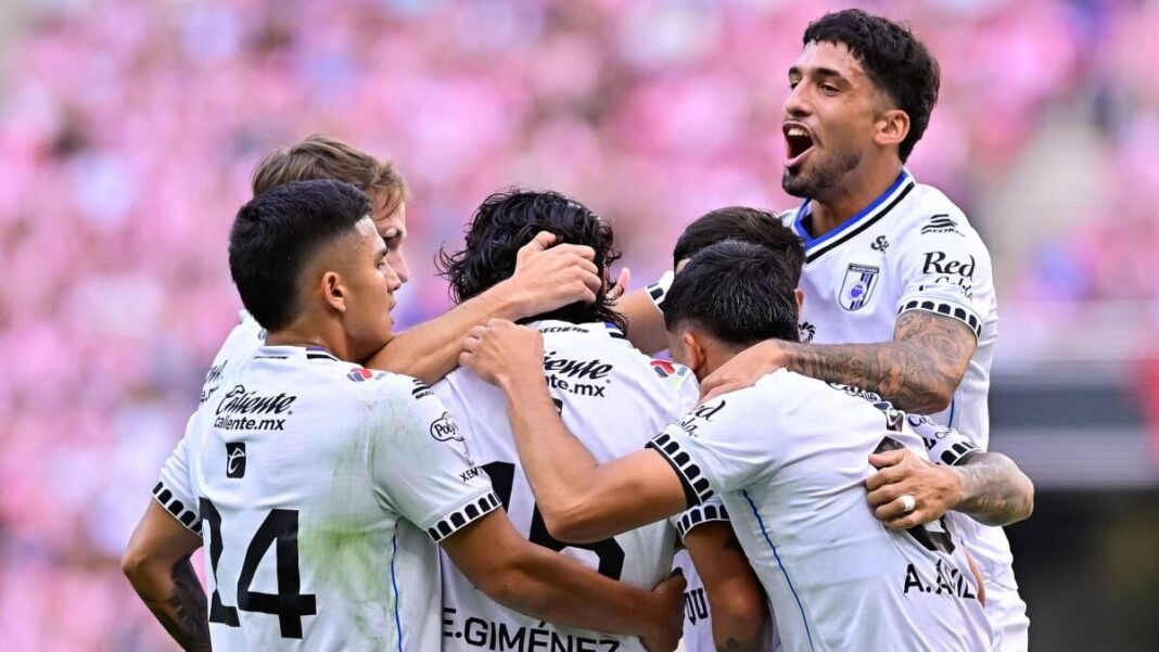 Querétaro vence 2-0 a Chivas en el Akron