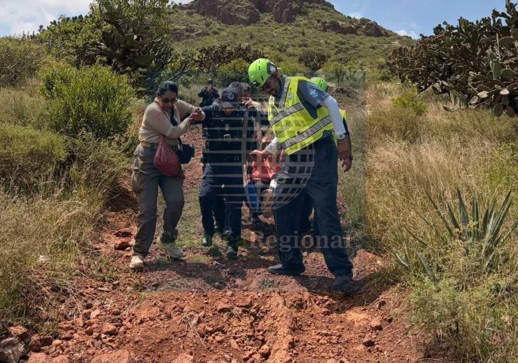 Rescatan a senderista con fractura en el Cerro de La Venta