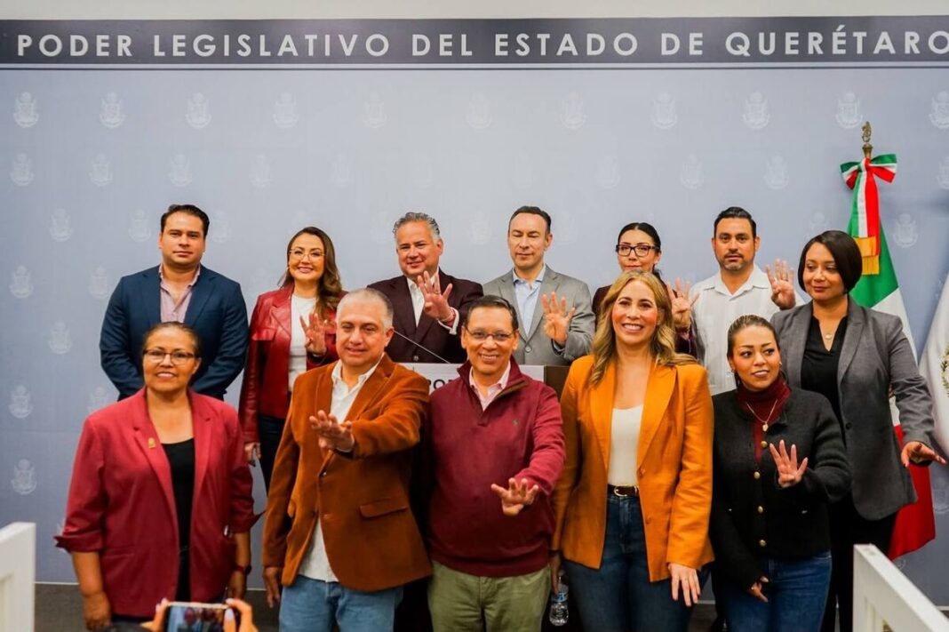 Santiago Nieto y diputados de Morena contrastan Quinto Informe de Kuri