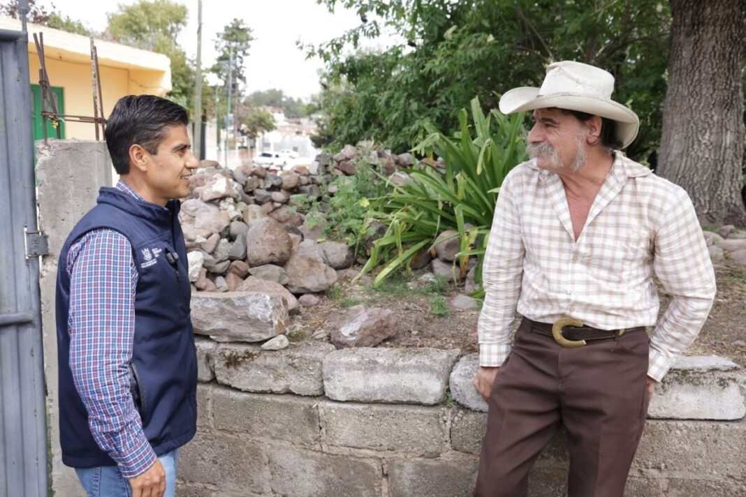 Secretario de SEDESOQ visita beneficiarios de Contigo en tu Mesa en San Juan del Río