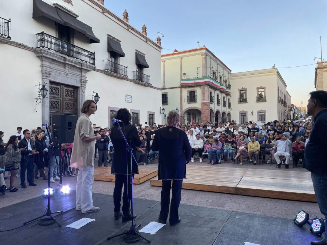 SECULT reconoce 40 años de Las Flores de las Huastecas en San Joaquín