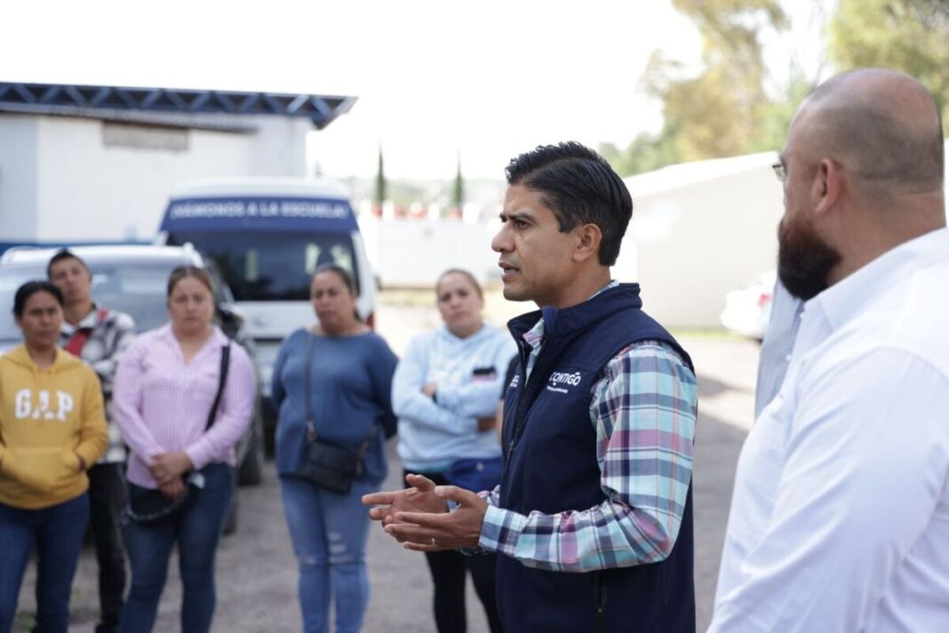 SEDESOQ se reúne con padres en Santa Rosa Jáuregui por transporte escolar