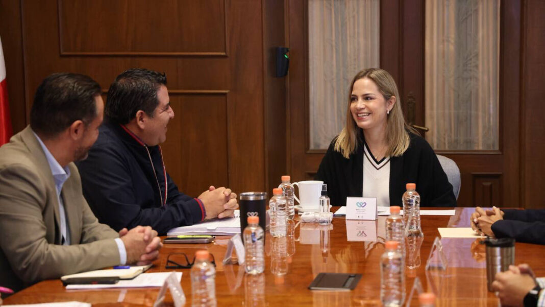 Car Herrera encabeza sesión del Consejo Técnico de Adopciones y asigna niño a familia