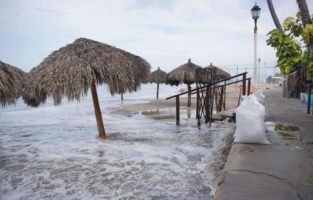 Huracán Simon baja a categoría 3 y podría impactar Sinaloa a mitad de semana