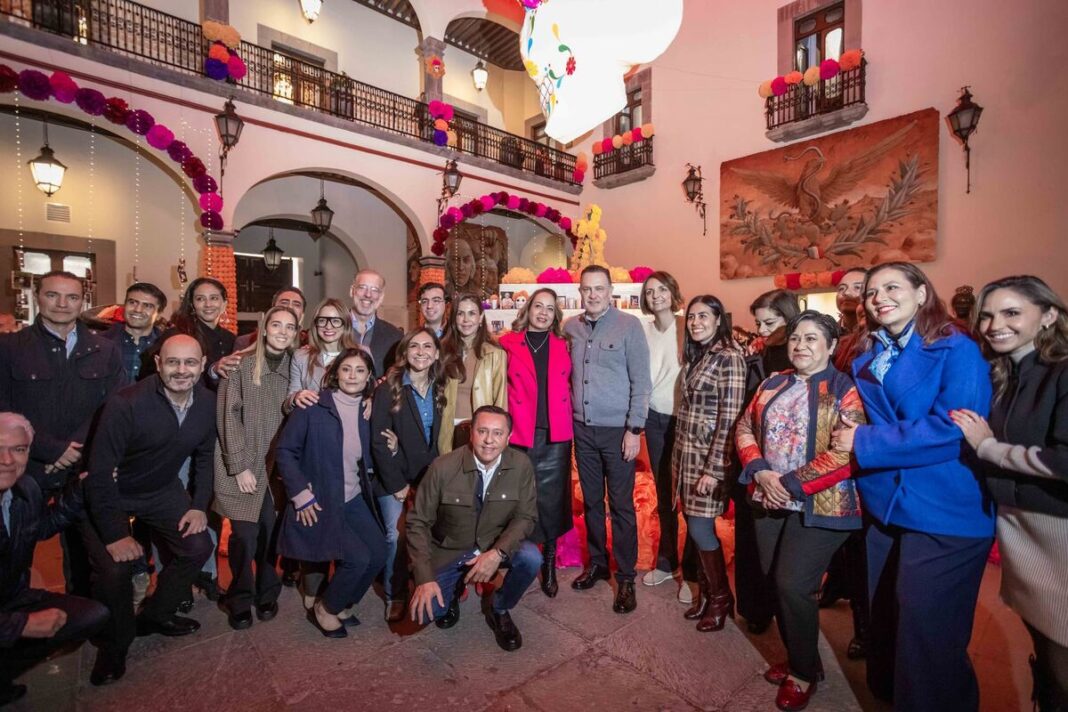 Mauricio Kuri inaugura altar de muertos Dulces Recuerdos en Palacio de Gobierno