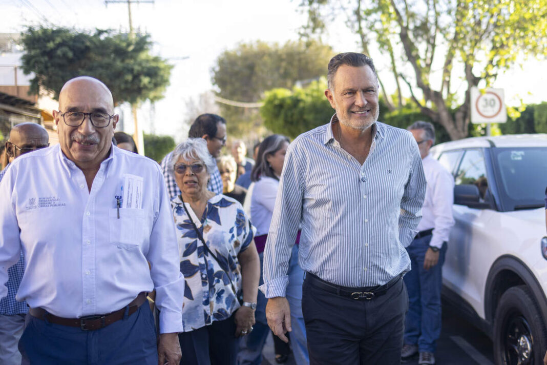 Rehabilitan calles y drenaje en Constituyentes del Parque con 18.4 millones
