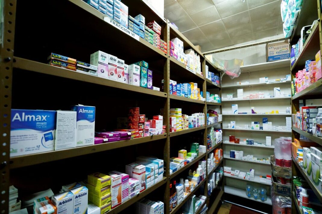 Abasto de medicamentos llega a 95% y la distribución sigue pendiente, dice Clark