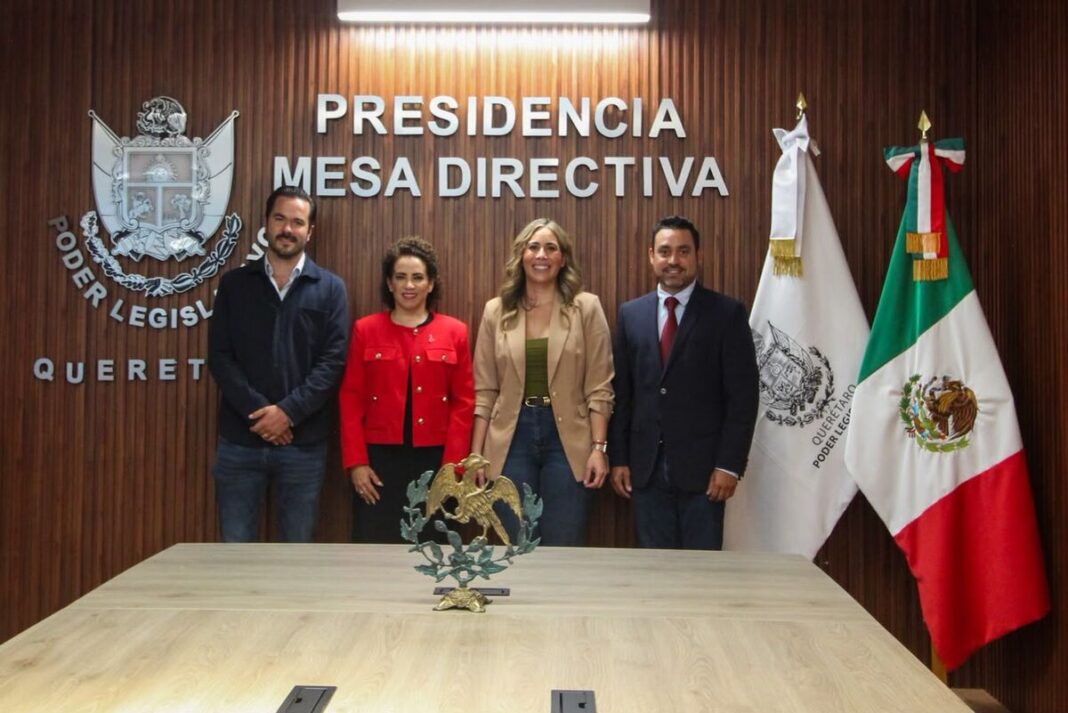 Adriana Meza Argaluza asume la Presidencia de la Mesa Directiva
