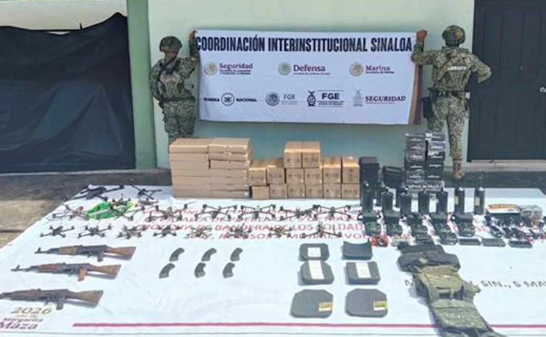 Aseguran explosivos improvisados, drones y armas en El Rosario, Mazatlán