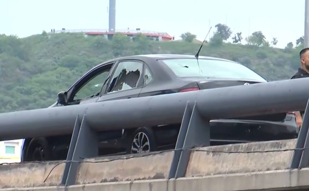 Asesinan a dos personas en un puente de la avenida Gómez Morín, en Monterrey