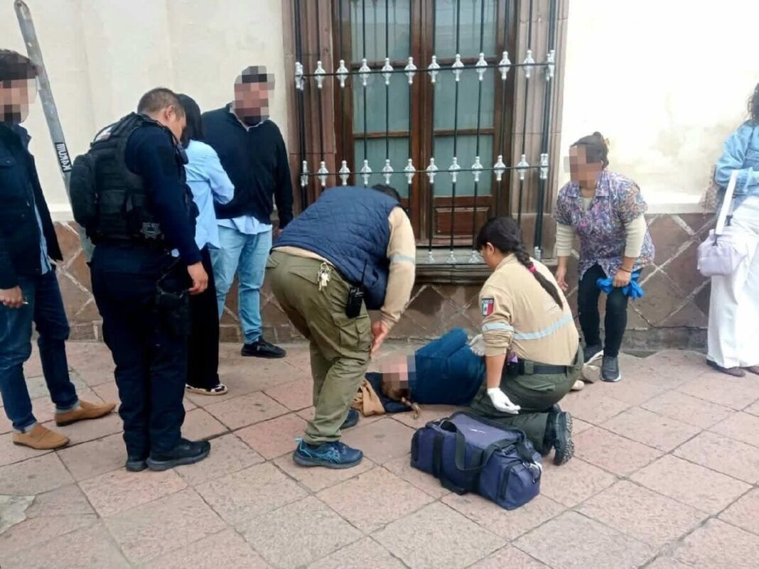 Atienden a mujer lesionada tras caída en San Juan del Río