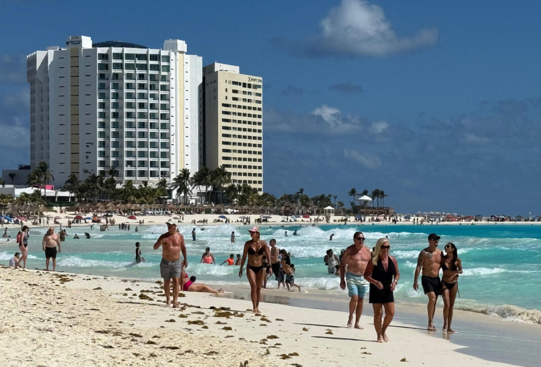 Cae 10.2% la llegada de turistas de EU a México; hoteleros piden más promoción e inversión