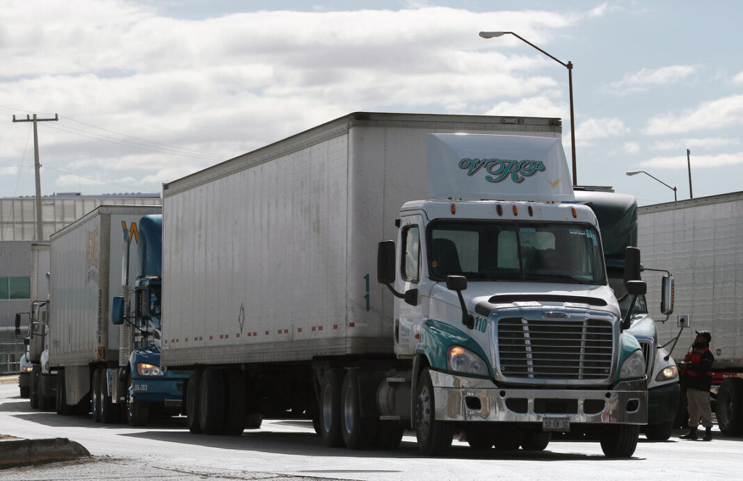 Canacar anuncia paro nacional indefinido del autotransporte a partir del 26 de octubre