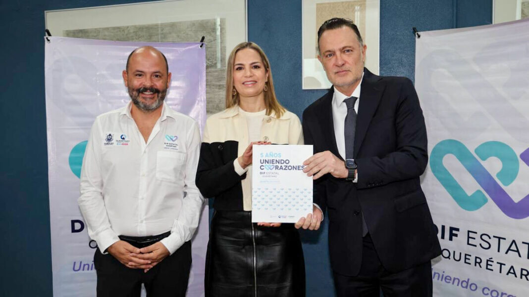 Car Herrera entrega quinto informe de actividades del SEDIF en Querétaro