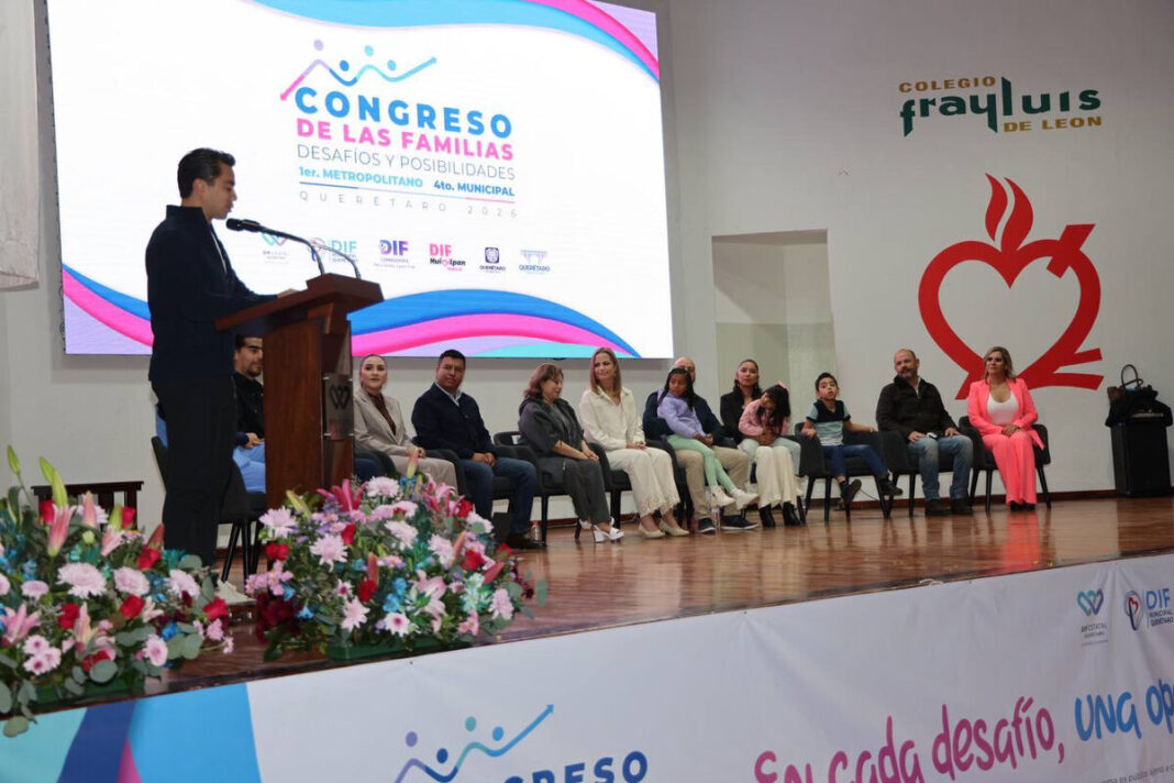 Car Herrera y Felipe Macías inauguran congreso de familias en Querétaro