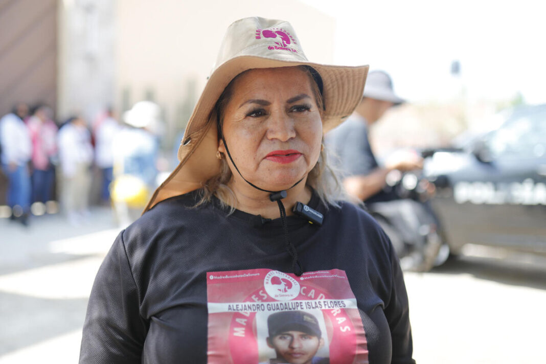 Cecilia Flores y su hija obtienen la primera certificación oficial para buscar personas desaparecidas