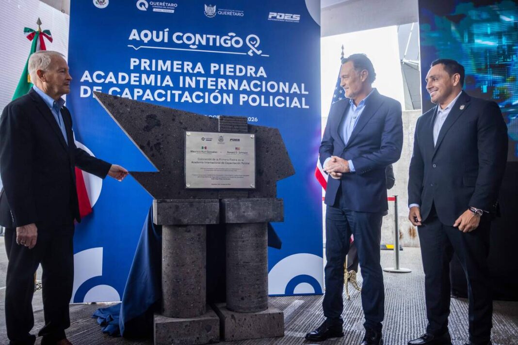 Colocan primera piedra de academia policial internacional en complejo Rhino de Querétaro