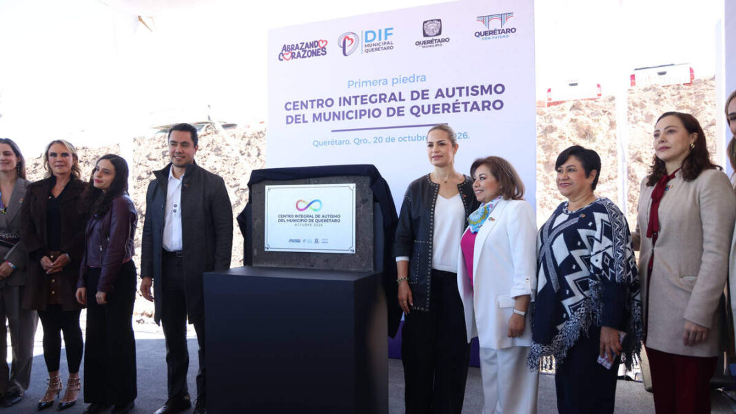 Colocan primera piedra del Centro Integral de Autismo en Querétaro