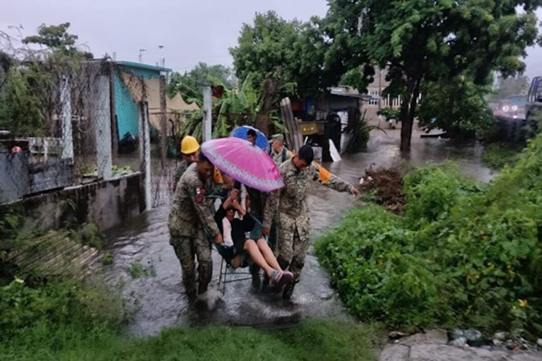 Despliegan 760 elementos en Guerrero y alistan fuerza de apoyo ante el huracán Simon