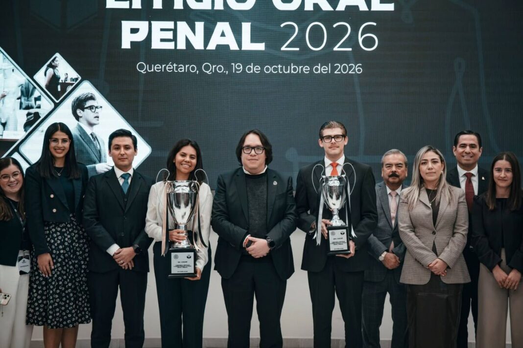Egresan 451 mujeres de la Universidad de las Mujeres