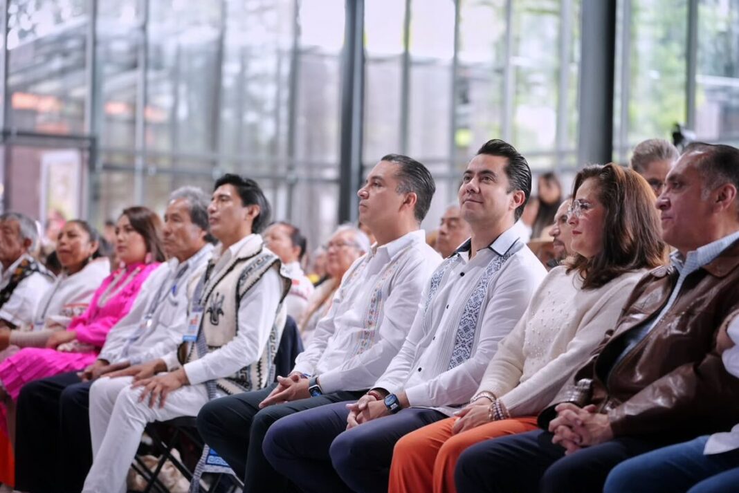 Felifer Macías asiste al XI Coloquio de pueblos originarios