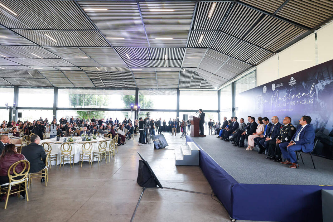 Gobernador de Querétaro reconoce labor de fiscales y reporta más de dos mil cateos