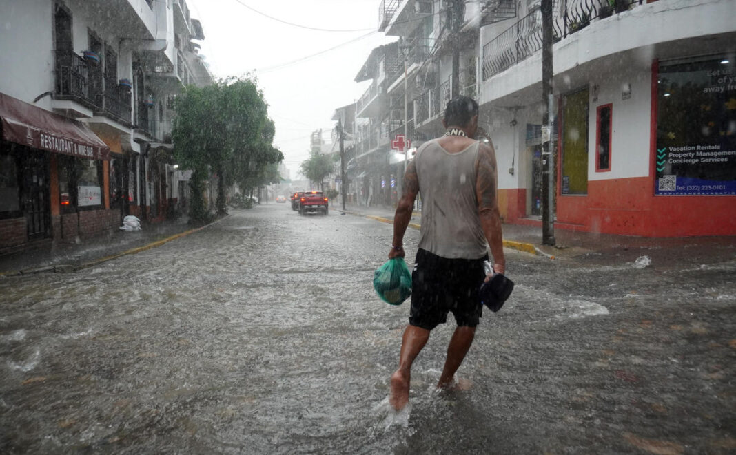 Huracán Trudy reforzará lluvias en Guerrero y Oaxaca; Simon no genera efectos en México