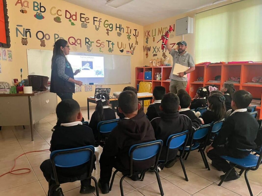Imparten pláticas de cuidado animal en escuelas de Sabino Chico