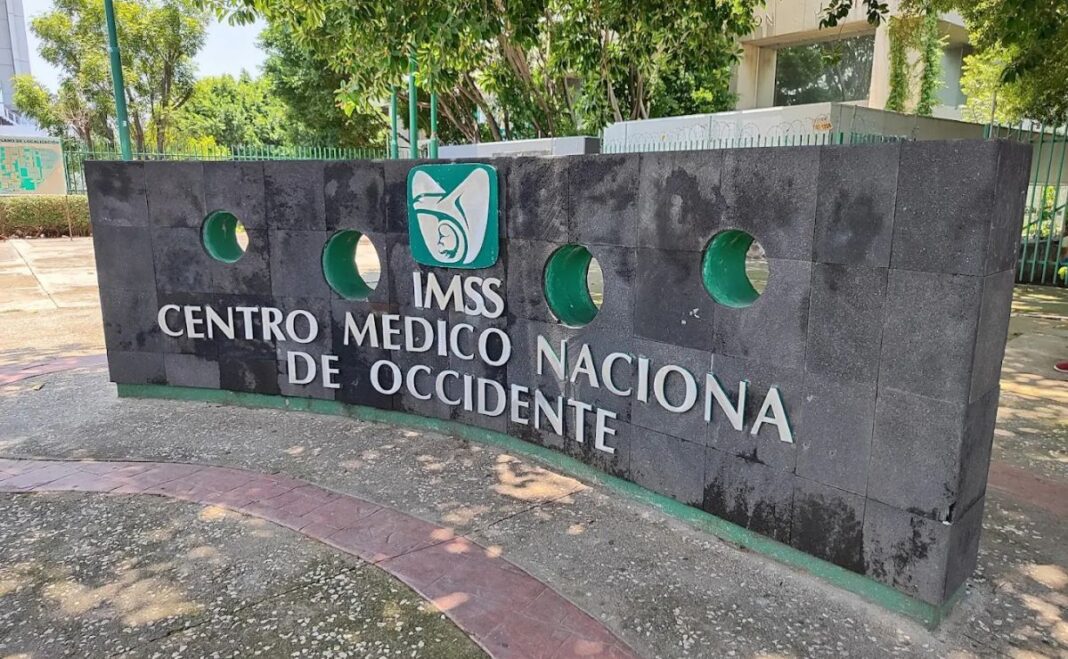 IMSS separa a dos directivos en Jalisco y ordena auditoría por muerte de recién nacidos