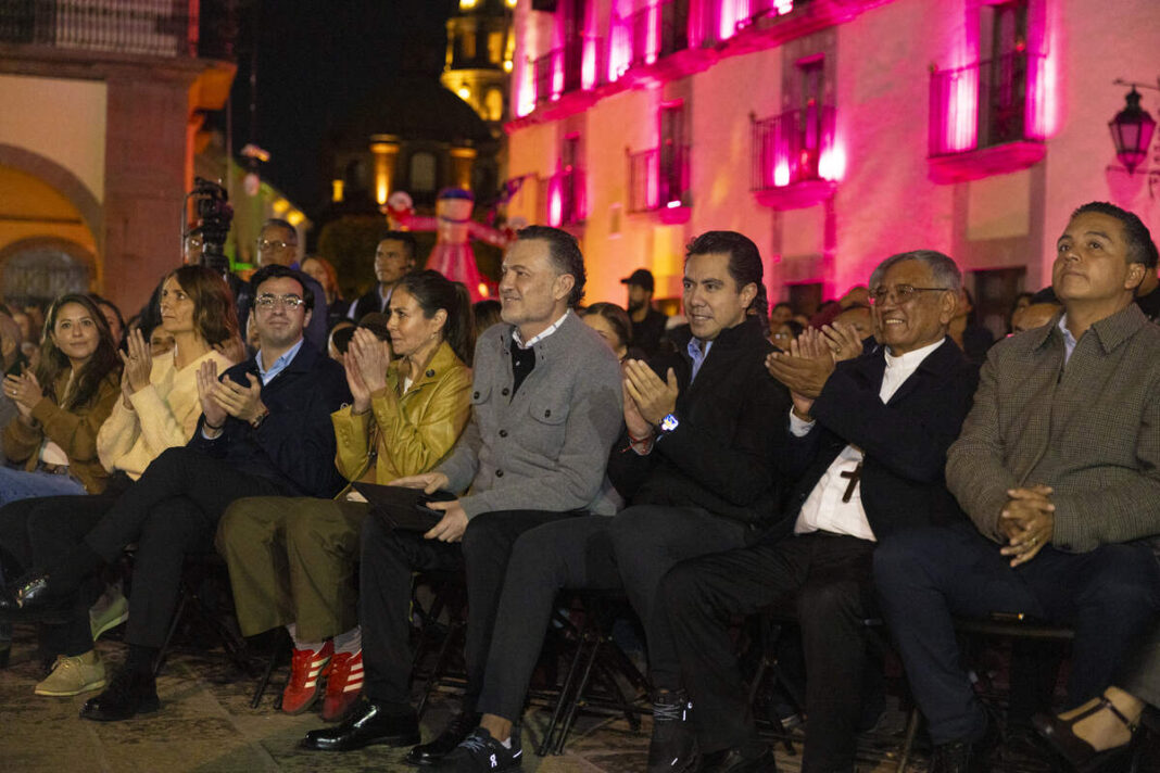 Inauguran altar monumental Guardianes del Patrimonio en Plaza de Armas de Querétaro