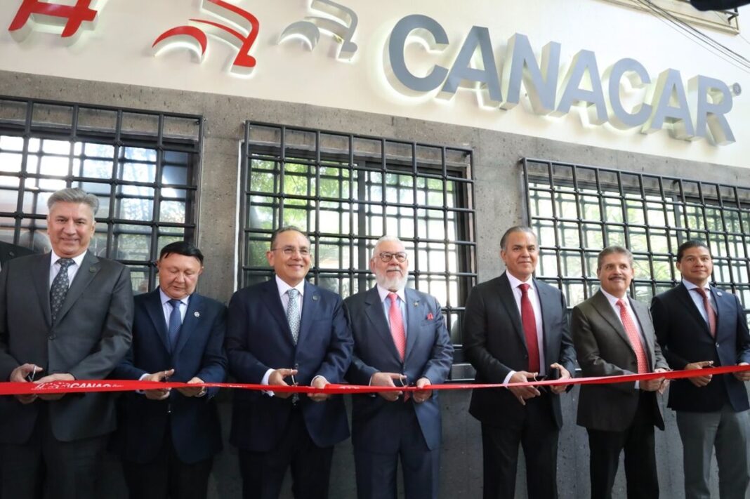 La mayoría de transportistas acepta dialogar; la dirigencia de CANACAR mantiene la protesta