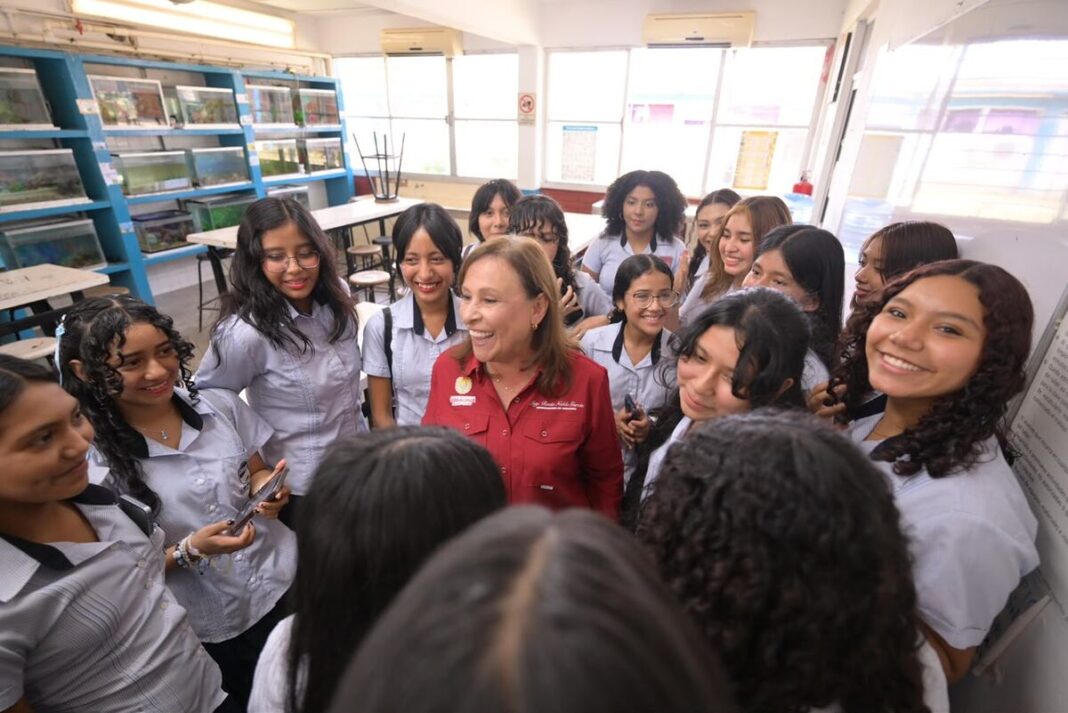 La SEV inicia jornadas para informar sobre la regulación de celulares en escuelas