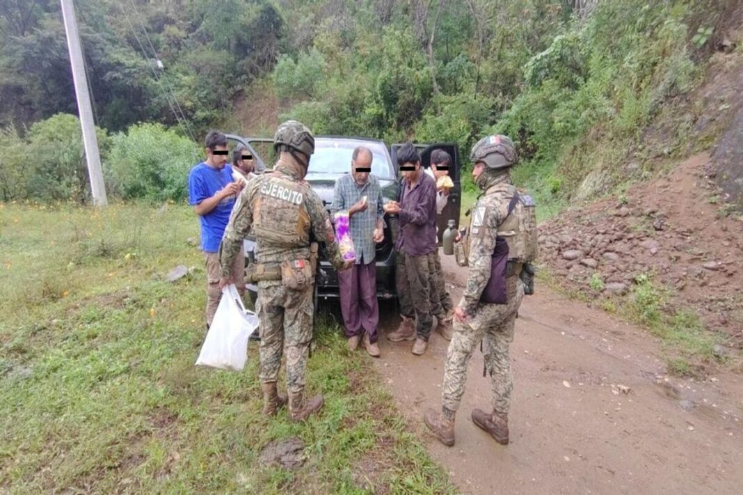 Localizan con vida a seis personas desaparecidas en Ajuchitlán del Progreso