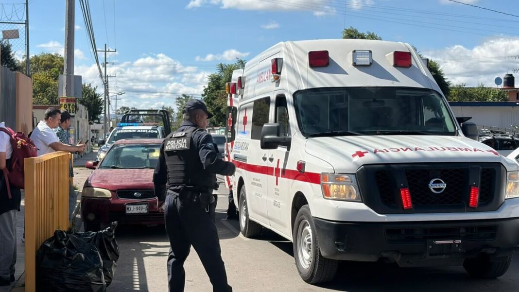 Mujer es arrollada por su auto en San Juan del Río