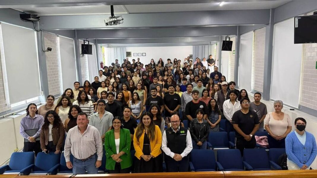 Participa Edgar Güero Inzunza en jornada financiera de la UAQ