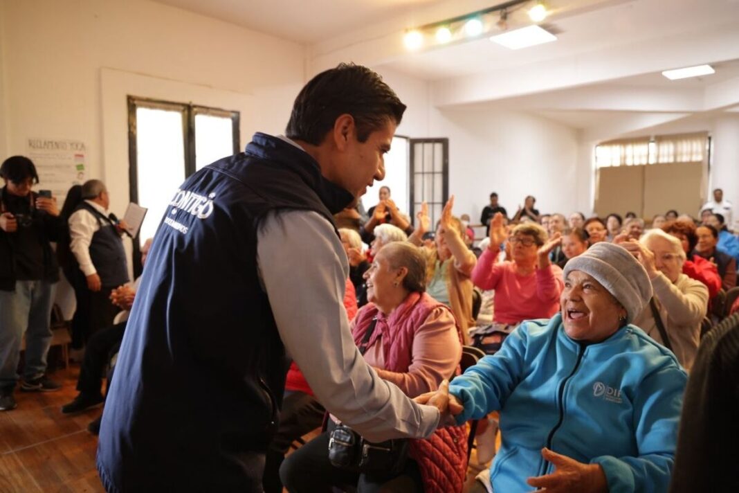 Secretario de Desarrollo Social visita club de adultos mayores en Querétaro