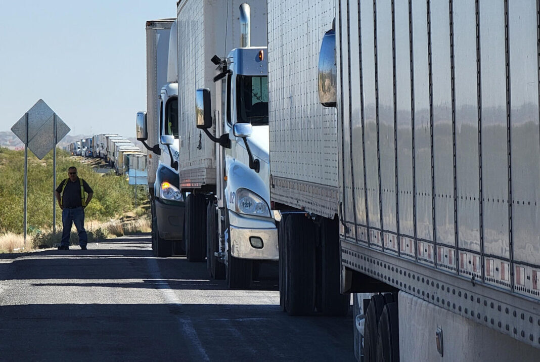 Segob llama al diálogo ante el paro nacional de transportistas del 26 de octubre
