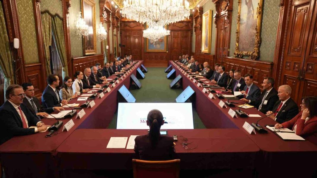 Sheinbaum se reúne con el embajador de EE.UU. tras cuestionar su papel en una academia policial de Querétaro